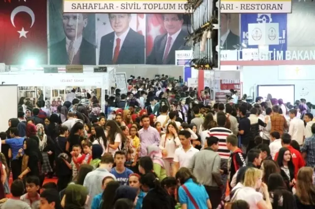 Kocaeli Kitap Fuarı Zirveye Demir Attı Kocaeli Kitap Fuarı Zirveye Demir Attı