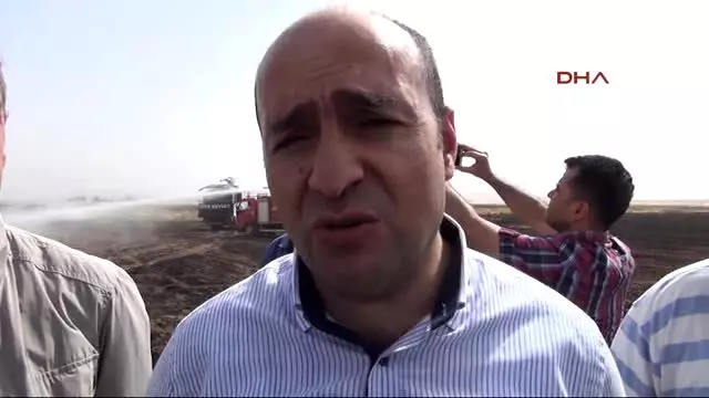 Suruç'ta Anız Yangınını İtfaiye ve Toma Söndürdü Suruç'ta Anız Yangınını İtfaiye ve Toma Söndürdü