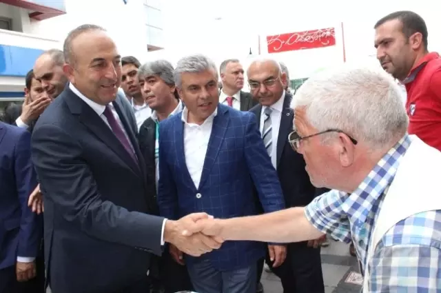 Dışişleri Bakanı Çavuşoğlu'ndan Esnaf Ziyareti Dışişleri Bakanı Çavuşoğlu'ndan Esnaf Ziyareti