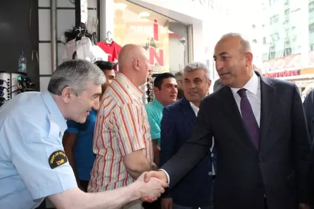 Dışişleri Bakanı Çavuşoğlu'ndan Esnaf Ziyareti Dışişleri Bakanı Çavuşoğlu'ndan Esnaf Ziyareti