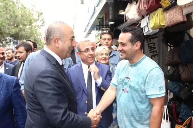 Dışişleri Bakanı Çavuşoğlu'ndan Esnaf Ziyareti Dışişleri Bakanı Çavuşoğlu'ndan Esnaf Ziyareti