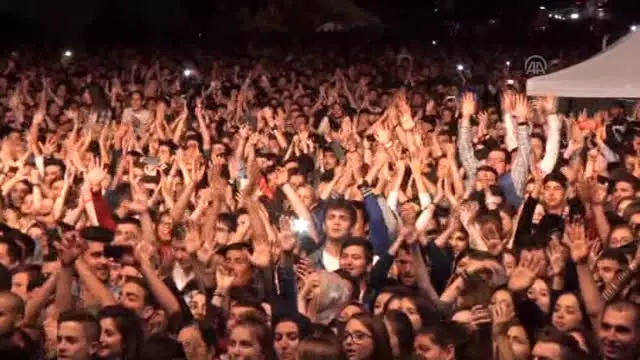 Kırklareli'nde Şarkıcı Hadise Konser Verdi
