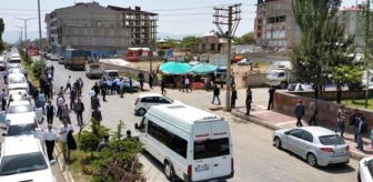 Ahlat'ta AK Parti Konvoyuna Bıçaklı Saldırı