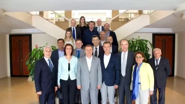 CHP Milletvekili Adaylarından Penguene Ziyaret CHP Milletvekili Adaylarından Penguene Ziyaret