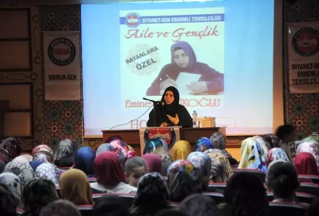 Şenlikoğlu 'Aile ve Gençlik' Konferansı Verdi Şenlikoğlu 'Aile ve Gençlik' Konferansı Verdi