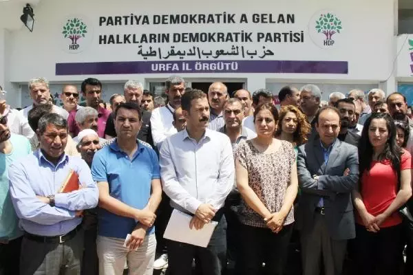 Şanlıurfa'da Hdp'lilerden Protesto Şanlıurfa'da Hdp'lilerden Protesto