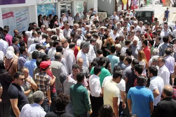 Şanlıurfa'da Hdp'lilerden Protesto Şanlıurfa'da Hdp'lilerden Protesto