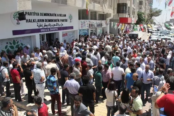Şanlıurfa'da Hdp'lilerden Protesto Şanlıurfa'da Hdp'lilerden Protesto