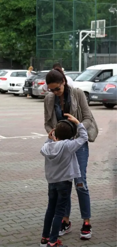 Halit Ergenç ve Eşi Bergüzar Korel Oyunu Kullandı Halit Ergenç ve Eşi Bergüzar Korel Oyunu Kullandı