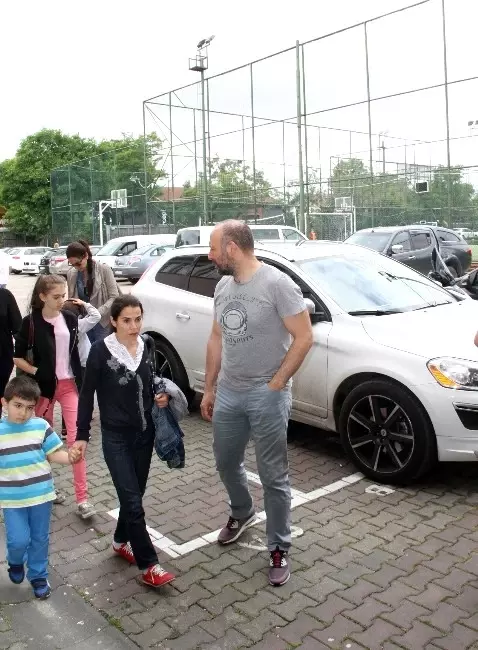 Halit Ergenç ve Eşi Bergüzar Korel Oyunu Kullandı Halit Ergenç ve Eşi Bergüzar Korel Oyunu Kullandı