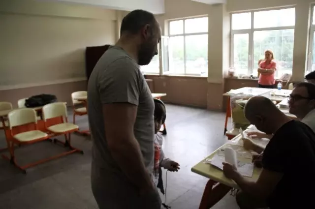 Halit Ergenç ve Eşi Bergüzar Korel Oyunu Kullandı Halit Ergenç ve Eşi Bergüzar Korel Oyunu Kullandı