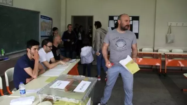 Halit Ergenç ve Eşi Bergüzar Korel Oyunu Kullandı Halit Ergenç ve Eşi Bergüzar Korel Oyunu Kullandı