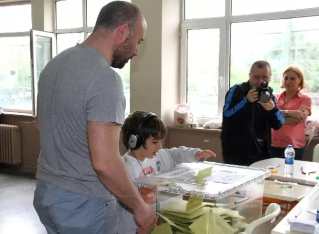Halit Ergenç ve Eşi Bergüzar Korel Oyunu Kullandı Halit Ergenç ve Eşi Bergüzar Korel Oyunu Kullandı