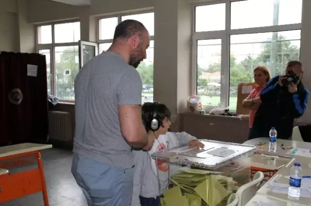 Halit Ergenç ve Eşi Bergüzar Korel Oyunu Kullandı Halit Ergenç ve Eşi Bergüzar Korel Oyunu Kullandı
