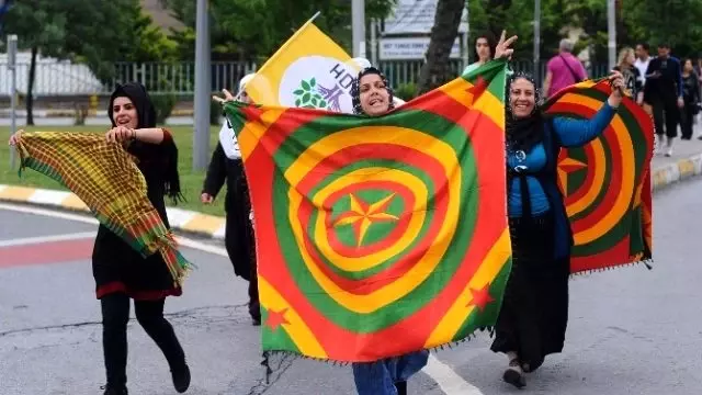 Hdp'liler, Seçim Sonucunu Bakırköy'de Kutladı Hdp'liler, Seçim Sonucunu Bakırköy'de Kutladı