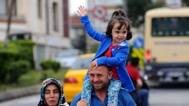 Hdp'liler, Seçim Sonucunu Bakırköy'de Kutladı Hdp'liler, Seçim Sonucunu Bakırköy'de Kutladı