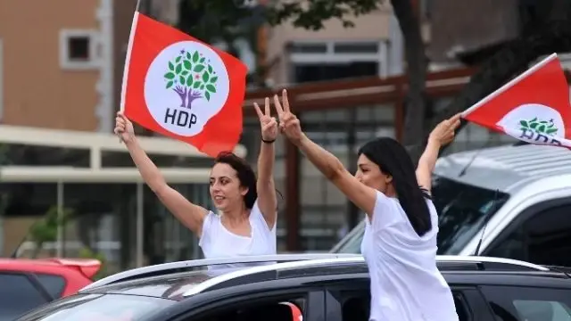 Hdp'liler, Seçim Sonucunu Bakırköy'de Kutladı Hdp'liler, Seçim Sonucunu Bakırköy'de Kutladı