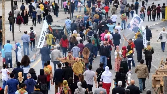Hdp'liler, Seçim Sonucunu Bakırköy'de Kutladı Hdp'liler, Seçim Sonucunu Bakırköy'de Kutladı