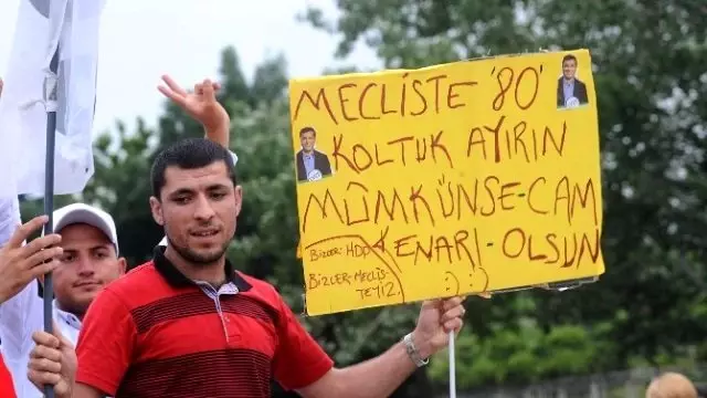 Hdp'liler, Seçim Sonucunu Bakırköy'de Kutladı Hdp'liler, Seçim Sonucunu Bakırköy'de Kutladı
