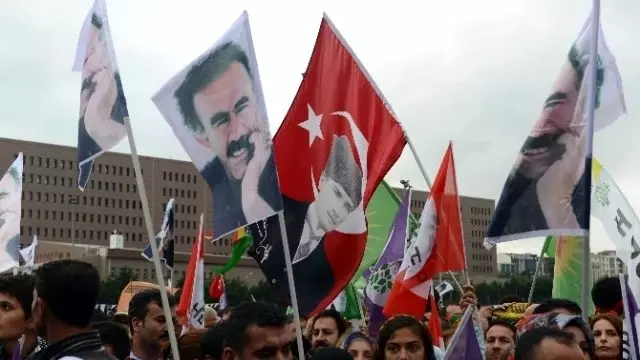 Hdp'liler, Seçim Sonucunu Bakırköy'de Kutladı Hdp'liler, Seçim Sonucunu Bakırköy'de Kutladı
