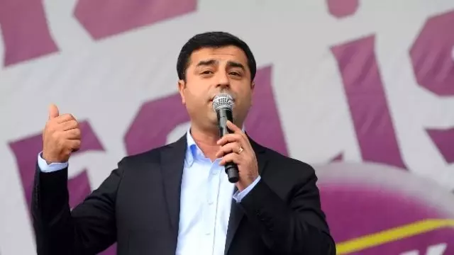 Hdp'liler, Seçim Sonucunu Bakırköy'de Kutladı Hdp'liler, Seçim Sonucunu Bakırköy'de Kutladı