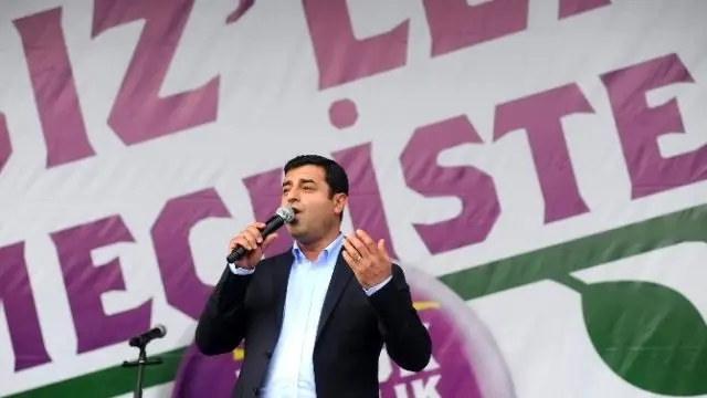 Hdp'liler, Seçim Sonucunu Bakırköy'de Kutladı Hdp'liler, Seçim Sonucunu Bakırköy'de Kutladı