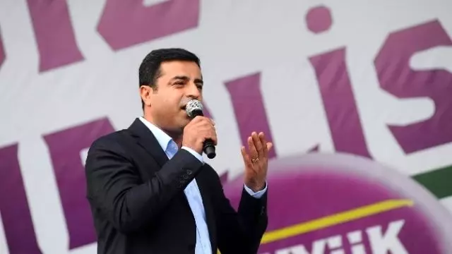 Hdp'liler, Seçim Sonucunu Bakırköy'de Kutladı Hdp'liler, Seçim Sonucunu Bakırköy'de Kutladı