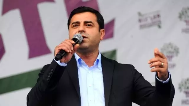 Hdp'liler, Seçim Sonucunu Bakırköy'de Kutladı Hdp'liler, Seçim Sonucunu Bakırköy'de Kutladı