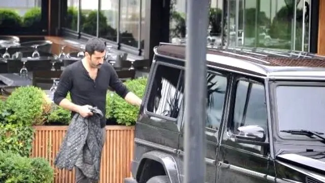 Kenan İmirzalıoğlu Ultra Lüks Cipine Bakmaya Doyamadı Kenan İmirzalıoğlu Ultra Lüks Cipine Bakmaya Doyamadı
