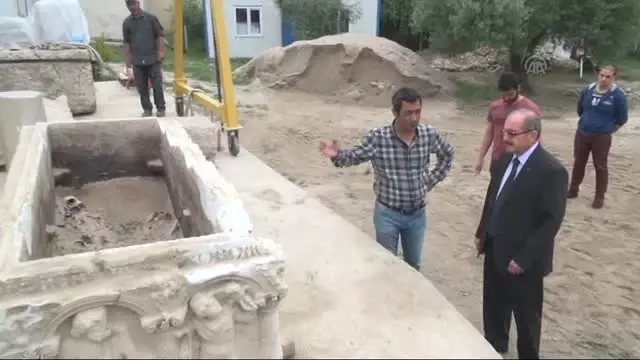 Kum Ocağında Bulunan Lahitten İki İskelet Çıktı Kum Ocağında Bulunan Lahitten İki İskelet Çıktı