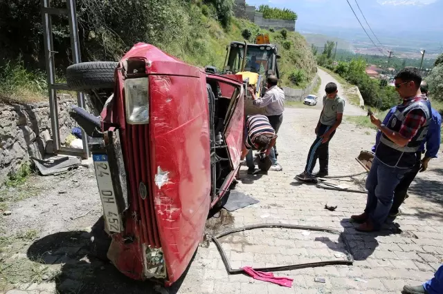 Erzincan'da Trafik Kazası: 4 Yaralı Haberi Fotografı, Fotografları