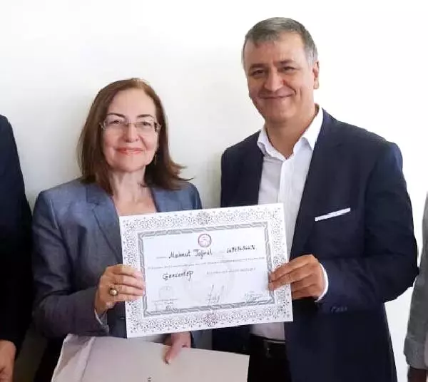 Gaziantep'te HDP'li Vekiller Mazbatalarını Aldı Gaziantep'te HDP'li Vekiller Mazbatalarını Aldı