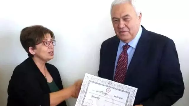 Gaziantep'te HDP'li Vekiller Mazbatalarını Aldı Gaziantep'te HDP'li Vekiller Mazbatalarını Aldı