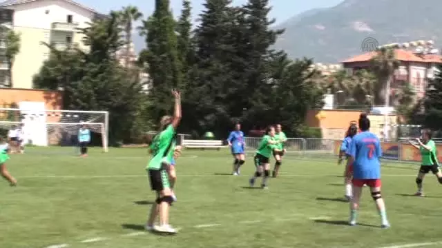 Alanya'da Düzenlenen Hentbol Turnuvaları Başladı Alanya'da Düzenlenen Hentbol Turnuvaları Başladı