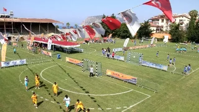 Alanya'da Hentbol Şenliği Başladı Alanya'da Hentbol Şenliği Başladı