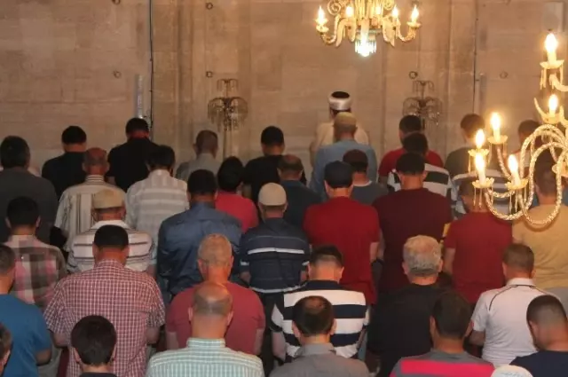 Mübarek Ramazan Ayının İlk Teravih Namazı Kılındı
