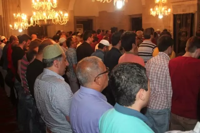 Mübarek Ramazan Ayının İlk Teravih Namazı Kılındı