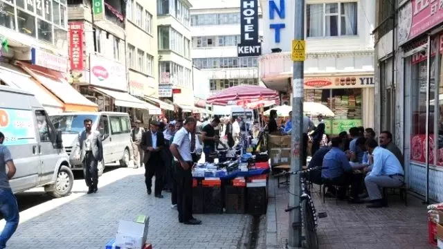 Van Sokakları Seyyar Satıcılarla Dolup Taşıyor Van Sokakları Seyyar Satıcılarla Dolup Taşıyor