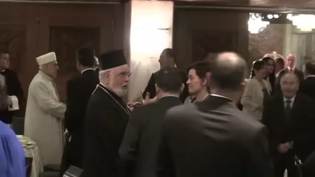 Ramazan Ayının İlk İftar Davetini Cumhurbaşkanı Plevneliev Verdi