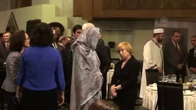 Ramazan Ayının İlk İftar Davetini Cumhurbaşkanı Plevneliev Verdi