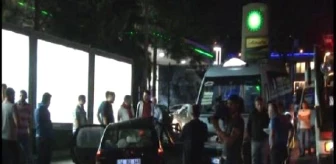 Üsküdar'da Otomobille Minibüs Çarptı: 4 Yaralı