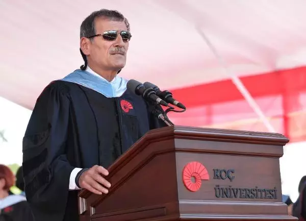 Koç Üniversitesi 21. Yıl Mezunlarını Verdi Koç Üniversitesi 21. Yıl Mezunlarını Verdi