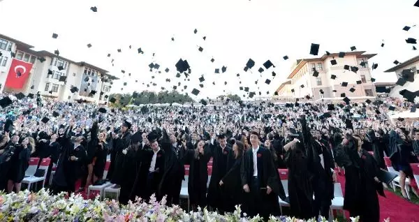 Koç Üniversitesi 21. Yıl Mezunlarını Verdi Koç Üniversitesi 21. Yıl Mezunlarını Verdi