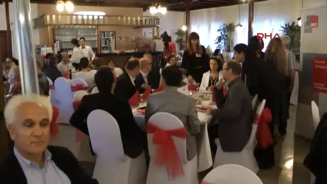 Nürnberg Spd Partisinden İftar Yemeği Nürnberg Spd Partisinden İftar Yemeği