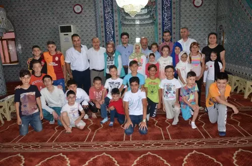 4 Yaşında Rahle Başına Geçen Küçük Zeynep, Kur'an Kursunun İlgi Odağı Oldu