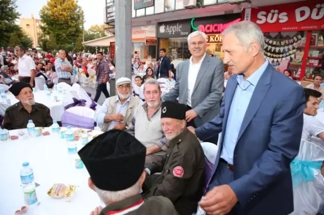 İlk 'Halk İftarı' Kurtuluş Gününde Verildi İlk 'Halk İftarı' Kurtuluş Gününde Verildi