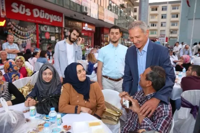 İlk 'Halk İftarı' Kurtuluş Gününde Verildi İlk 'Halk İftarı' Kurtuluş Gününde Verildi