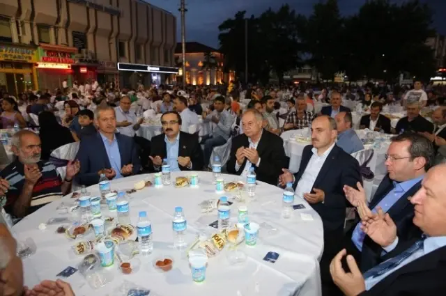 İlk 'Halk İftarı' Kurtuluş Gününde Verildi İlk 'Halk İftarı' Kurtuluş Gününde Verildi