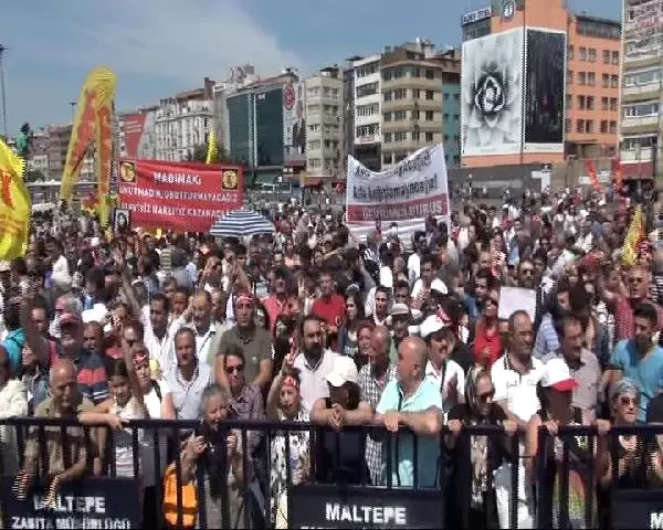 Sivas Katliamında Ölenler Kadıköy'de Mitingle Anıldı Sivas Katliamında Ölenler Kadıköy'de Mitingle Anıldı