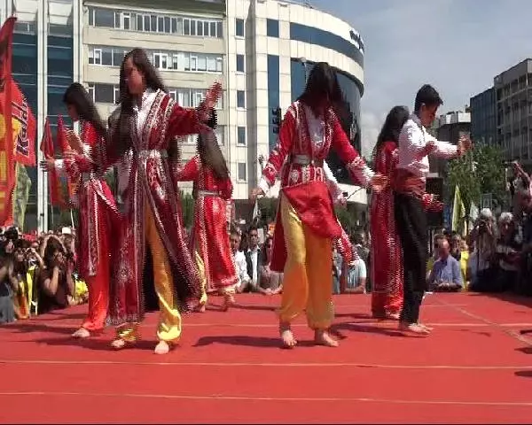 Sivas Katliamında Ölenler Kadıköy'de Mitingle Anıldı Sivas Katliamında Ölenler Kadıköy'de Mitingle Anıldı
